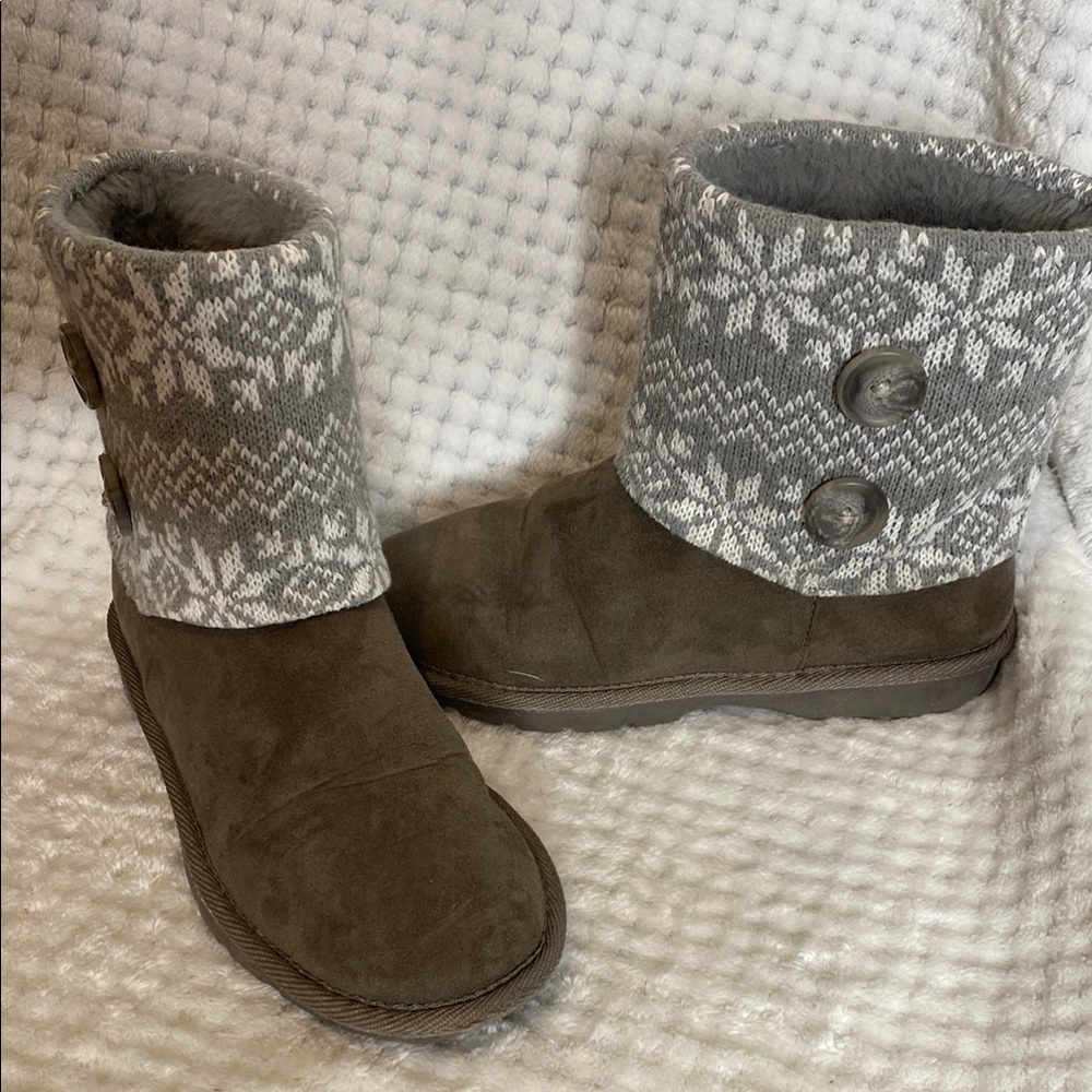 Cozy Gray Girls Boots